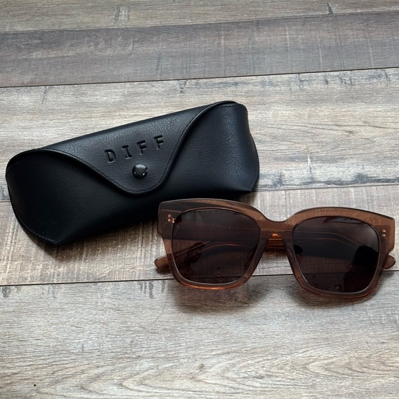 Diff Eyewear Brown Sunglasses with Black Case - Picture 1 of 8